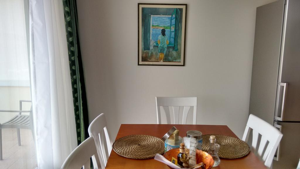 Tholos Bay Suites Kavoúsion Habitación foto