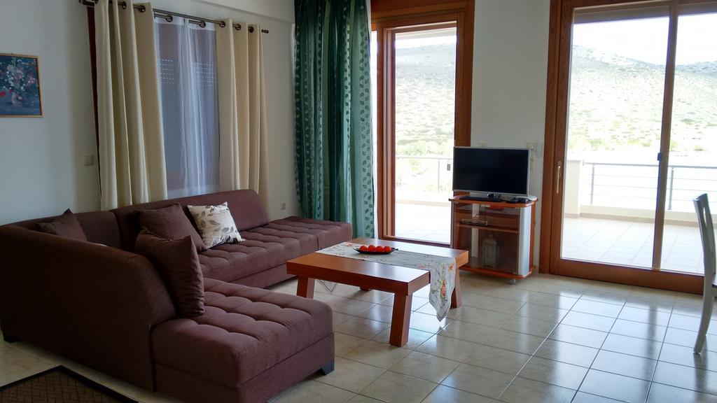 Tholos Bay Suites Kavoúsion Habitación foto