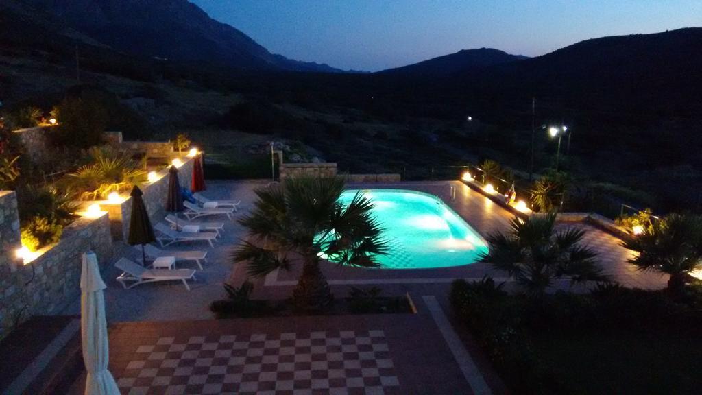 Tholos Bay Suites Kavoúsion Habitación foto